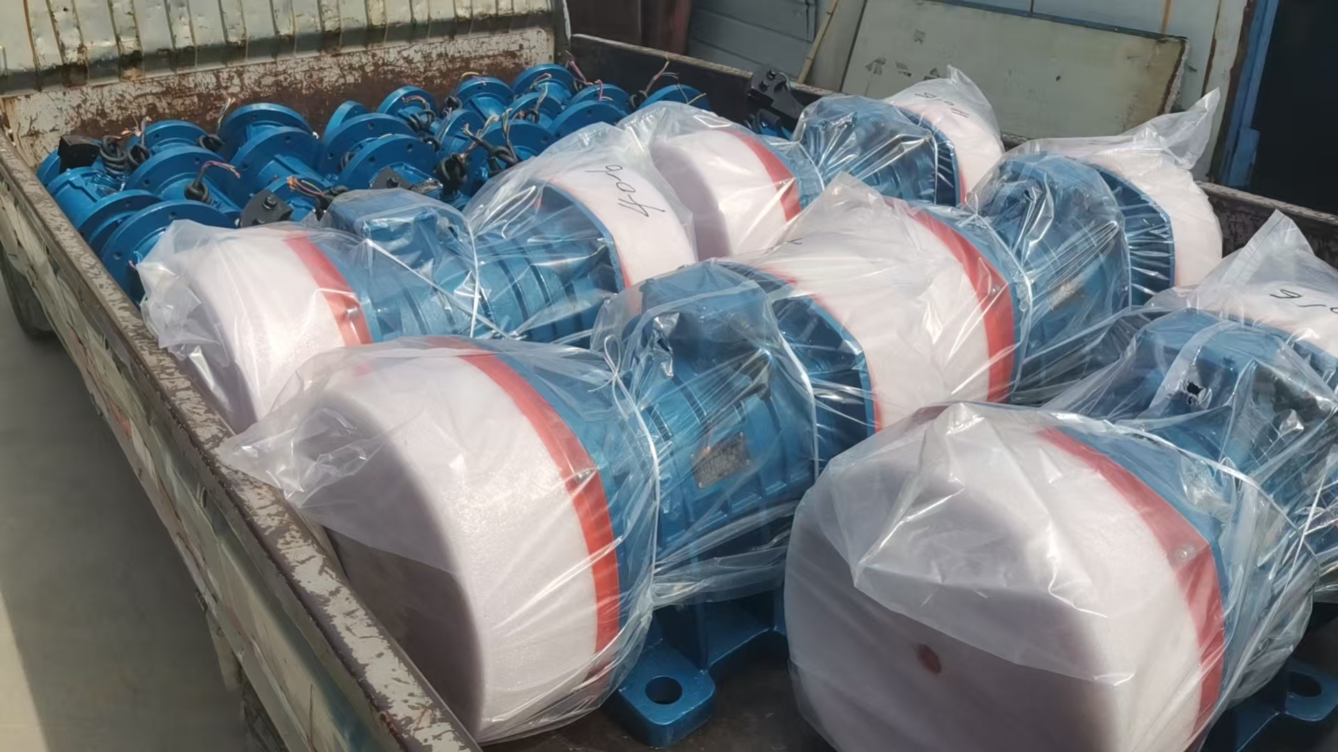 三江YZS振動(dòng)電機(jī)，YZUL立式電機(jī)發(fā)貨